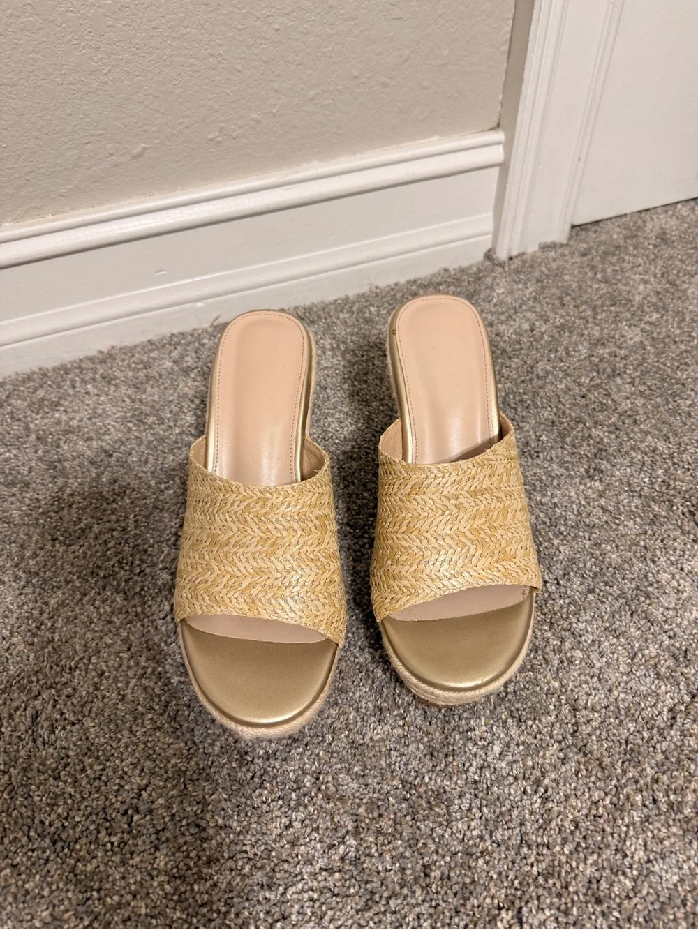 Women’s Wedge Slide Sandals in Natural Straw